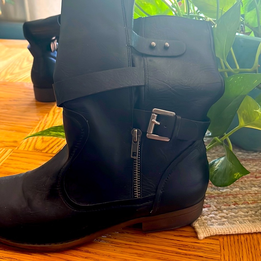 Relativity Black Boots 9 1/2